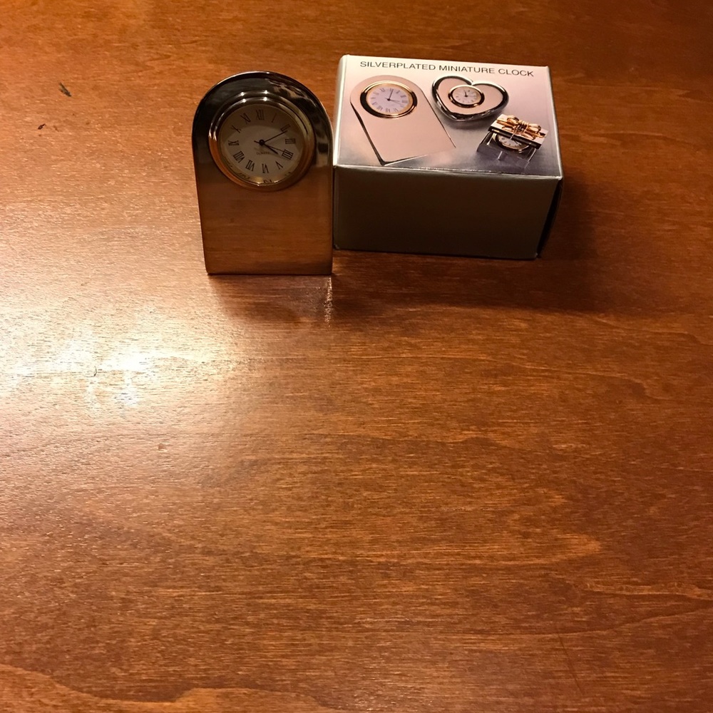 BRAND NEW  SILVER PLATED MINIATURE DESK CLOCK